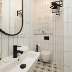 Cosy With Air Conditioning By Renters *