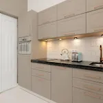 Cosy With Air Conditioning By Renters Apartman