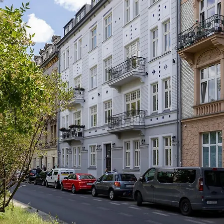 Cosy With Air Conditioning By Renters Apartamento