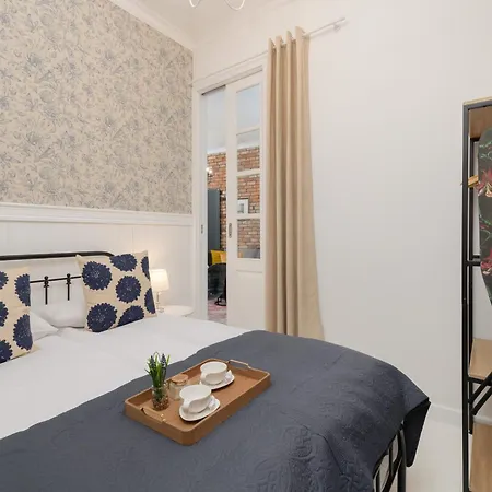 Cosy With Air Conditioning By Renters Apartment
