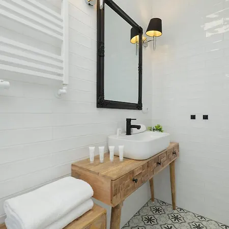 Cosy With Air Conditioning By Renters Apartamento
