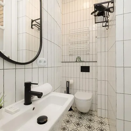Cosy With Air Conditioning By Renters *