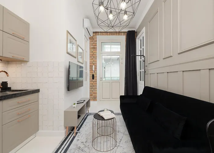 Cosy With Air Conditioning By Renters *