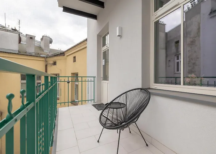 Cosy With Air Conditioning By Renters *