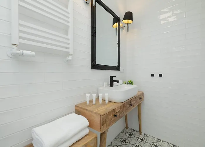 Cosy With Air Conditioning By Renters Apartment